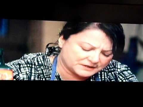 un crime au paradis  j villeret , j balasko