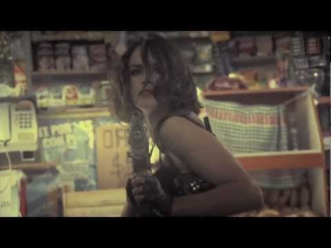 "Tráiganme la Cabeza de la Mujer Metralleta" TRAILER - VÉALA HOY EN http://www.kanguroo.tv