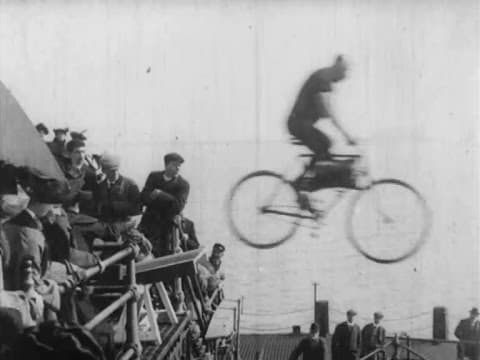 Flying the Foam and Some Fancy Diving (1906) | Britain on Film