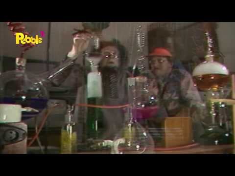Bassie & Adriaan - De Huilende Professor bij Pebble TV