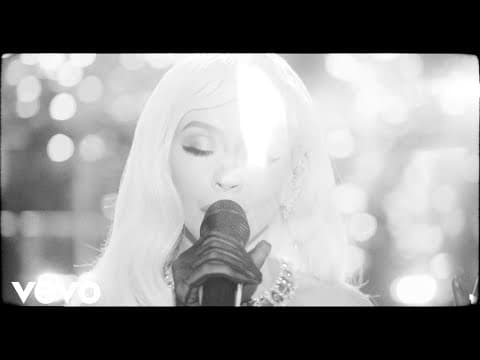 Christina Aguilera - Someday at Christmas (Live from the Eiffel Tower)