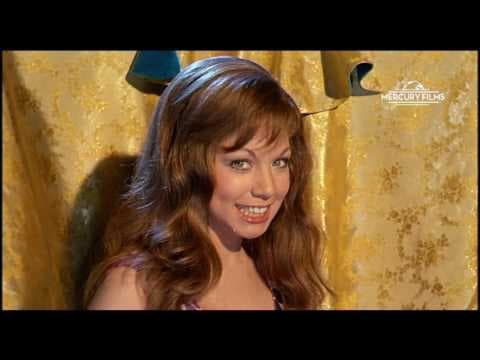 "El baúl de los recuerdos" famosa canción de Karina en la película EN UN MUNDO NUEVO