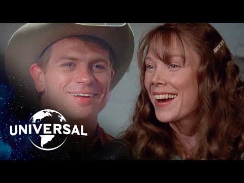Loretta Lynn Sings at a Honky-Tonk Bar